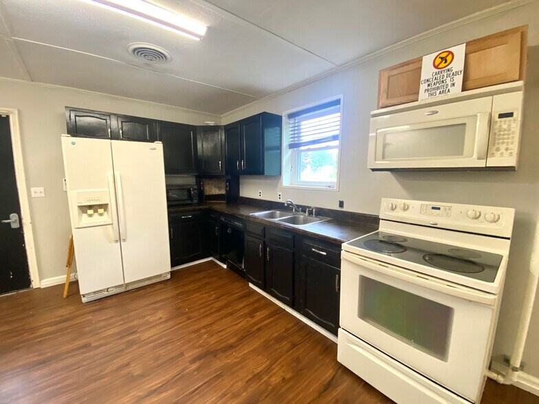 More Photos Of 78 Ash St, Calvert City Office For Sale