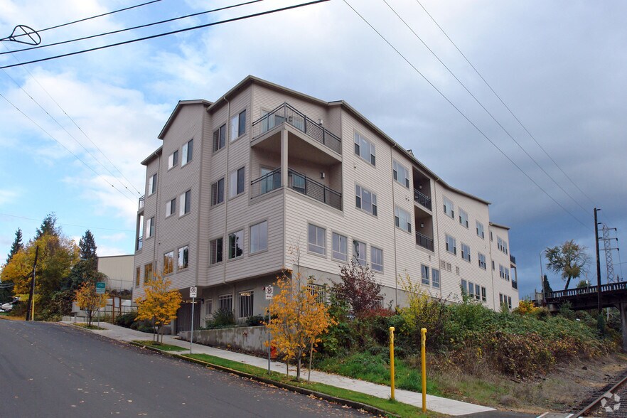 More Photos Of 8055-8065 SE Grand Ave, Portland Office Residential For Sale