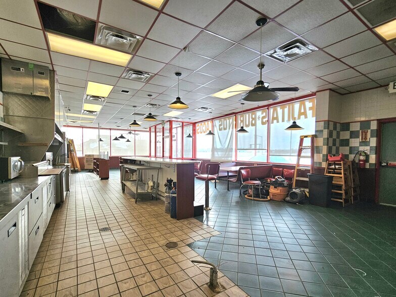 More Photos Of 855 W Cook St, Manteno Restaurant For Sale