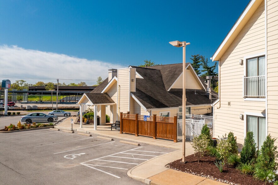 More Photos Of 15431 Conway Rd, Chesterfield Hotel For Sale
