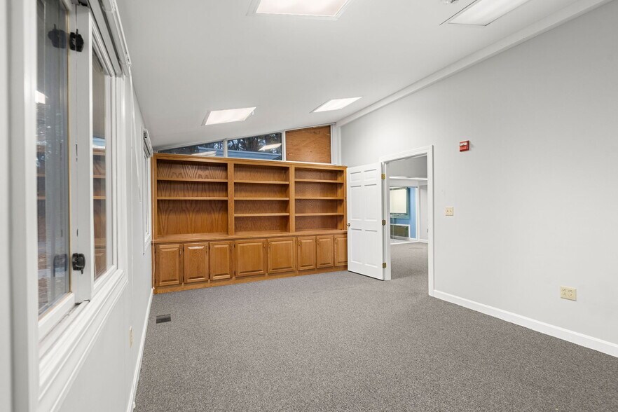 More Photos Of 398 Essex St, Beverly Loft Creative Space For Lease