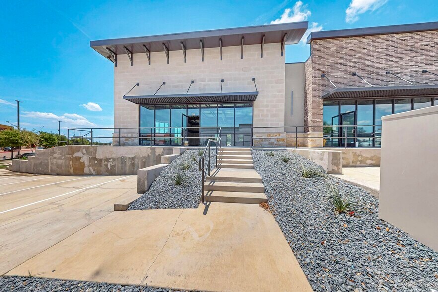 More Photos Of 8500 Olympus Blvd, Irving Office For Sale