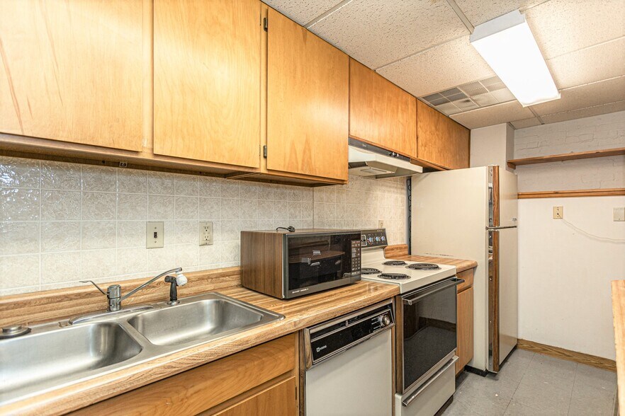 More Photos Of 100-102 W Fornance St, Norristown Medical For Sale