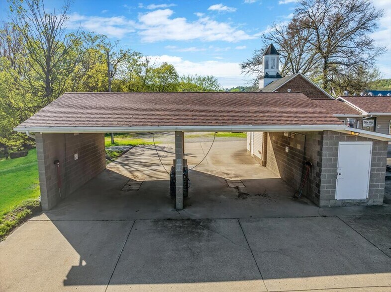 More Photos Of 212 Pine St, Jefferson Carwash For Sale