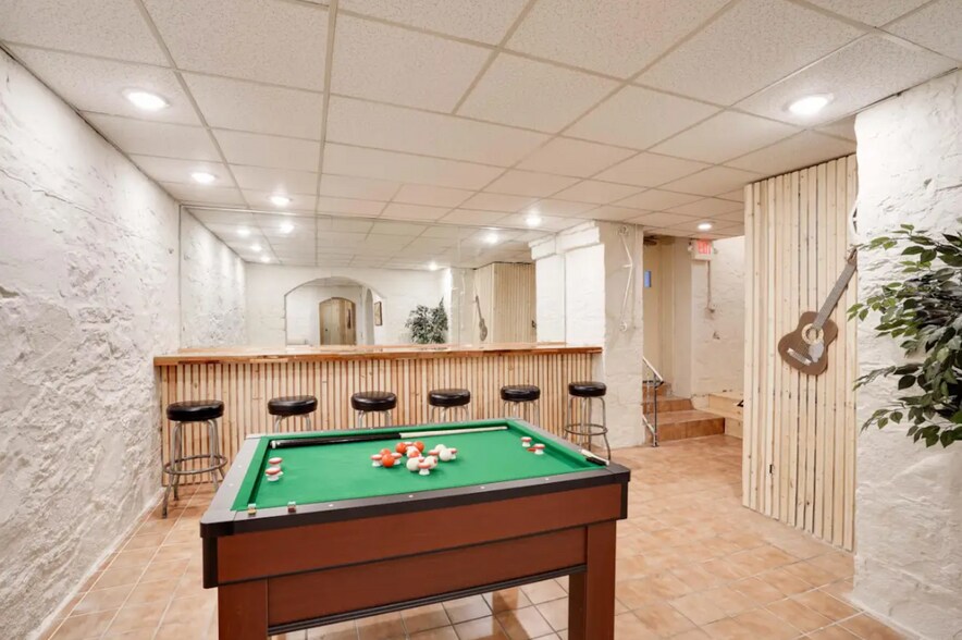 More Photos Of 211 Wisconsin Ave, Wisconsin Dells Hotel For Sale