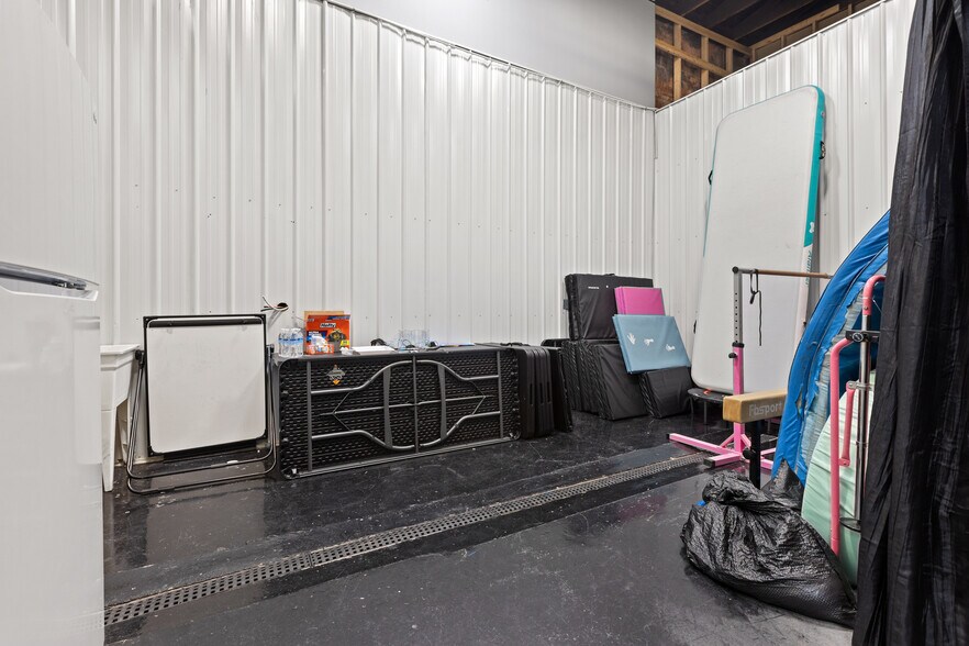 More Photos Of 218 N Main St, Beaver Dam General Retail For Sale