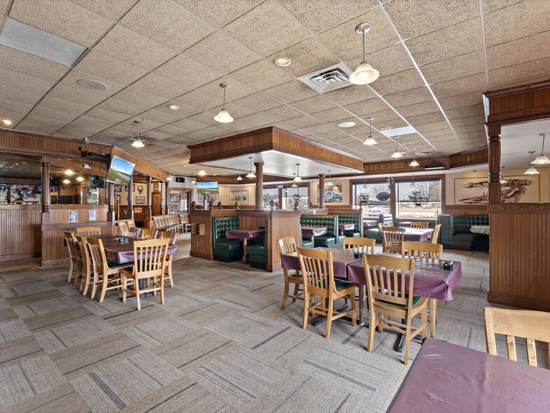 More Photos Of 2105 1st Ave, Rock Falls Hotel For Sale