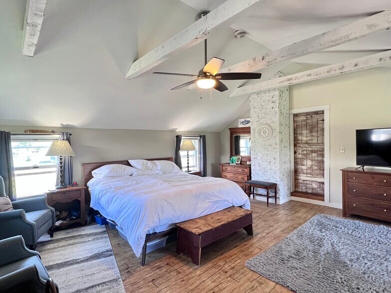 More Photos Of 3063 Bristol Rd, New Harbor Hospitality For Sale