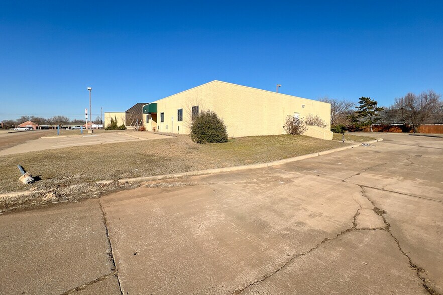 More Photos Of 3200 E Memorial Rd, Edmond Medical For Sale