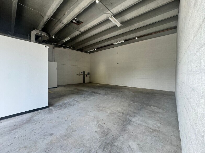 More Photos Of 10855 NW 29th St, Doral Light Manufacturing For Lease