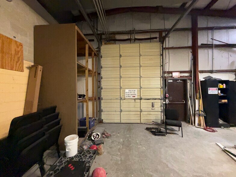 More Photos Of 365 105th Ter NE, Saint Petersburg Specialty For Lease