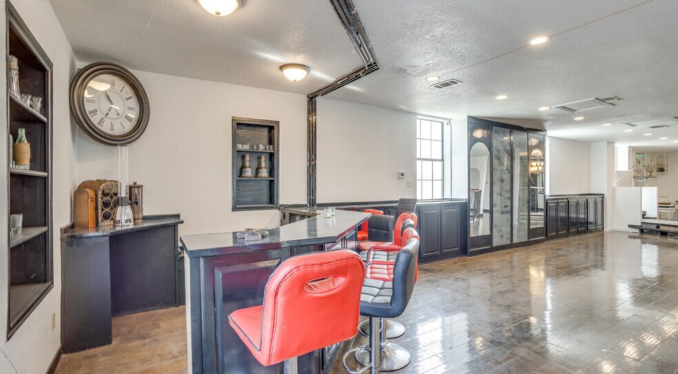 More Photos Of 151 Fox Rd, Weatherford Storefront Retail Residential For Lease