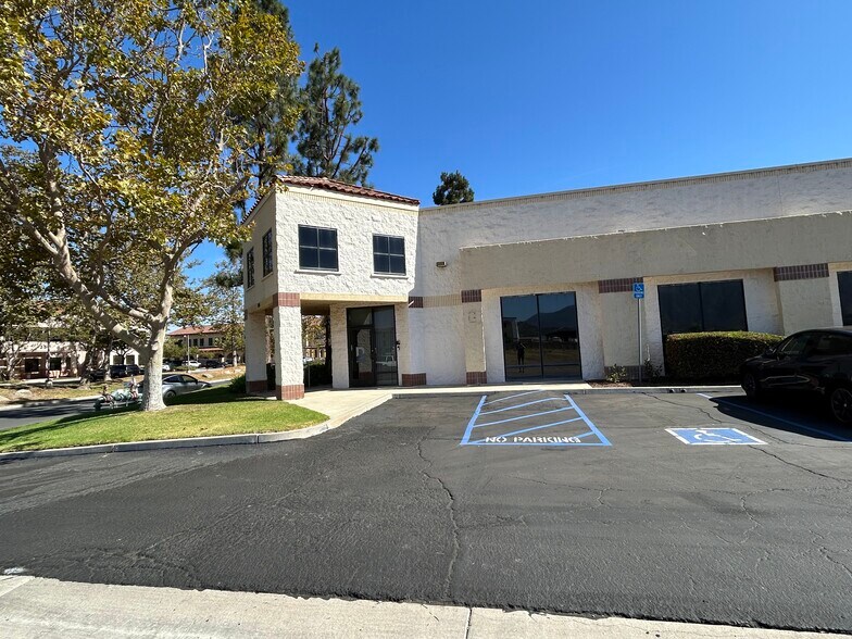 More Photos Of 360 Cortez Cir, Camarillo Warehouse For Lease