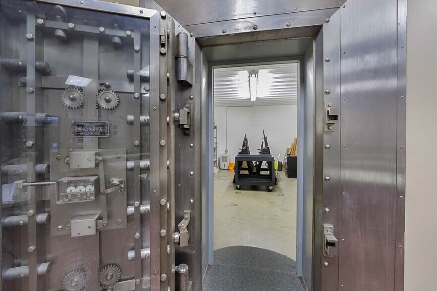 More Photos Of 86321 College View Rd, Eugene General Retail For Sale