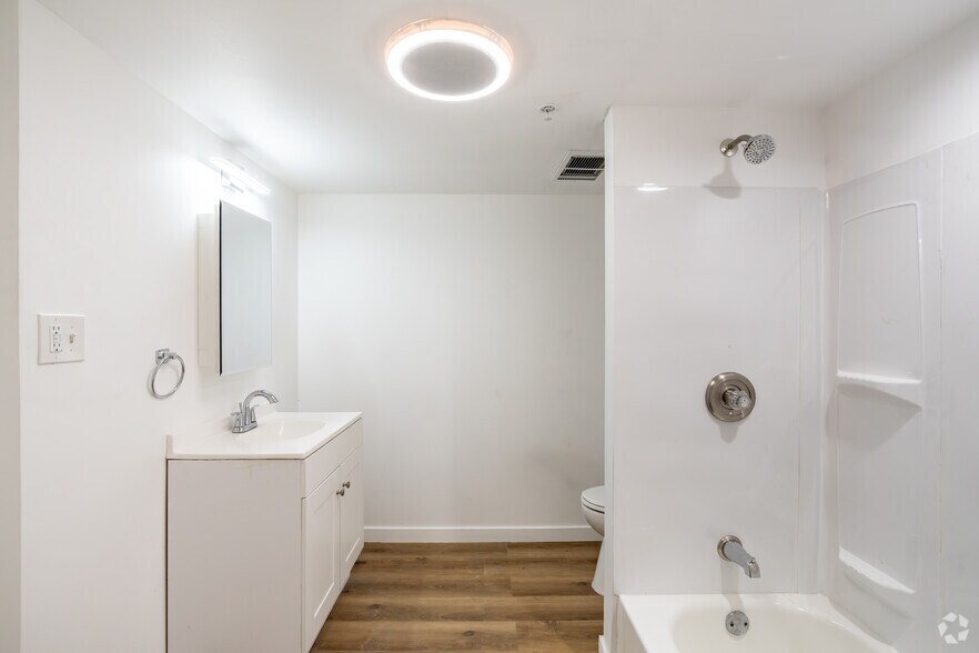 More Photos Of 1305 Washington Ave, Bay City Apartments For Sale