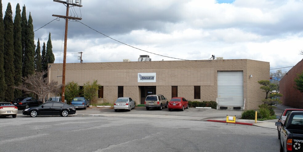 Primary Photo Of 8600 Tamarack Ave, Sun Valley Manufacturing For Lease