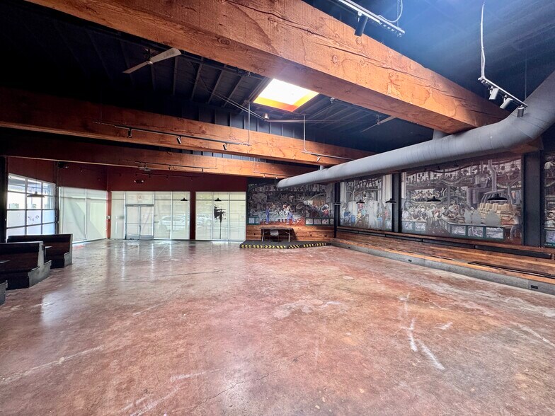 More Photos Of 6112 SE Foster Rd, Portland Freestanding For Sale