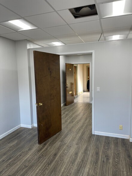 More Photos Of 1527 Franklin Ave, Mineola Office For Lease