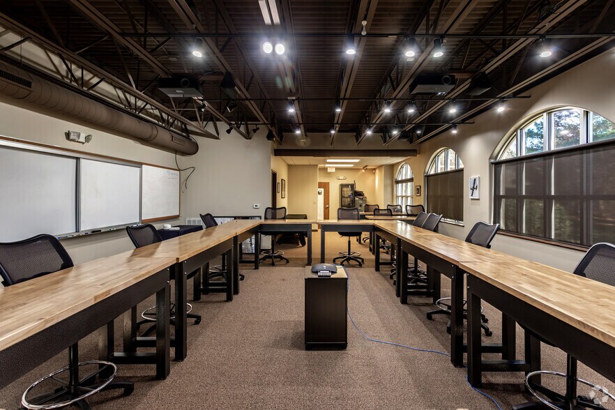 More Photos Of 133 River Park Rd, Mooresville Office For Lease