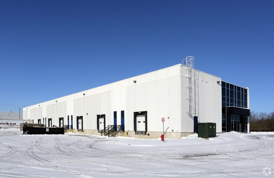 More Photos Of 565 Boxwood Dr, Cambridge Industrial For Sale