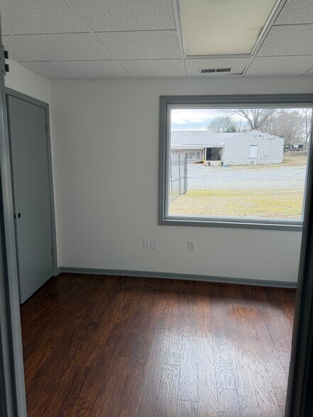 More Photos Of 2719 Huff Dr, Lawrenceville Office For Lease