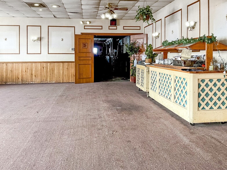 More Photos Of 202 W Genesee St, Iron River Restaurant For Sale