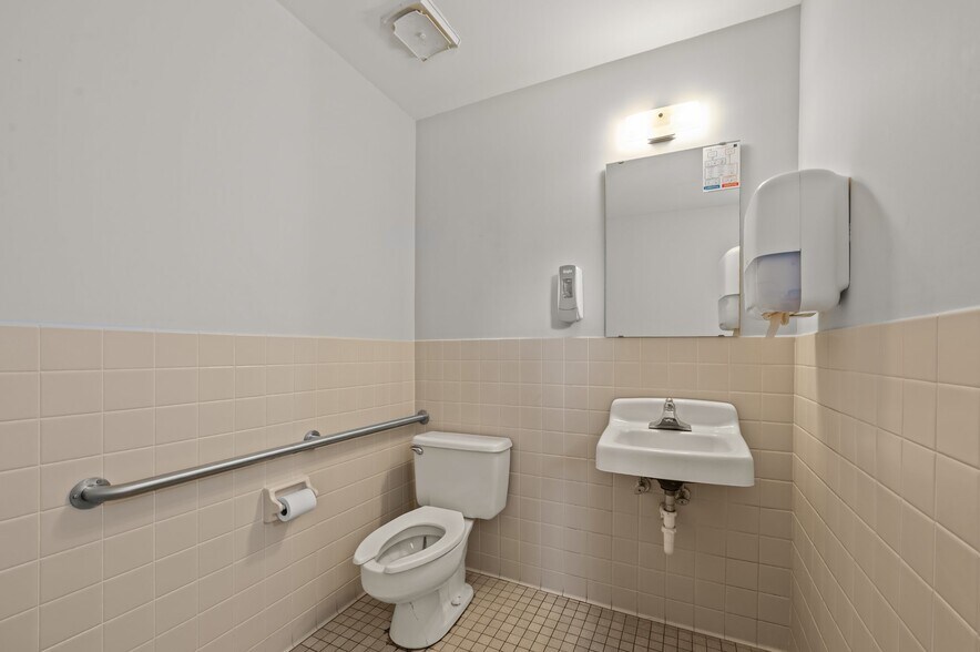 More Photos Of 2503 N Queen St, Kinston Medical For Sale