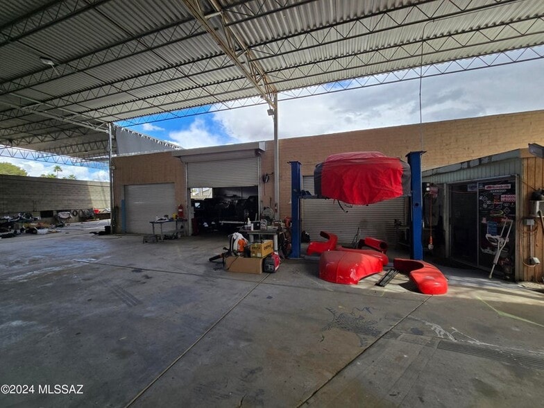 More Photos Of 1750 W Roger Rd, Tucson Auto Repair For Sale