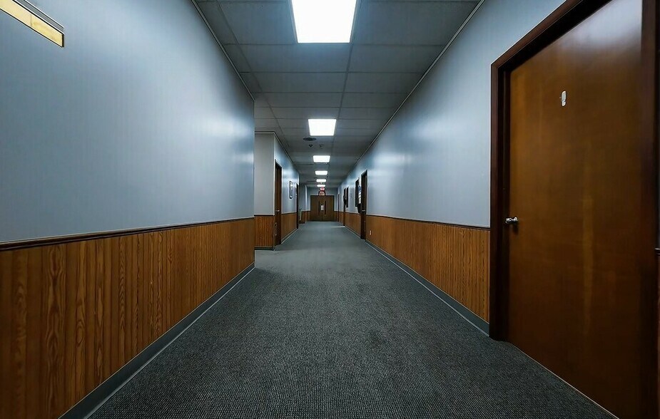 More Photos Of 2500 N Main St, East Peoria Warehouse For Sale