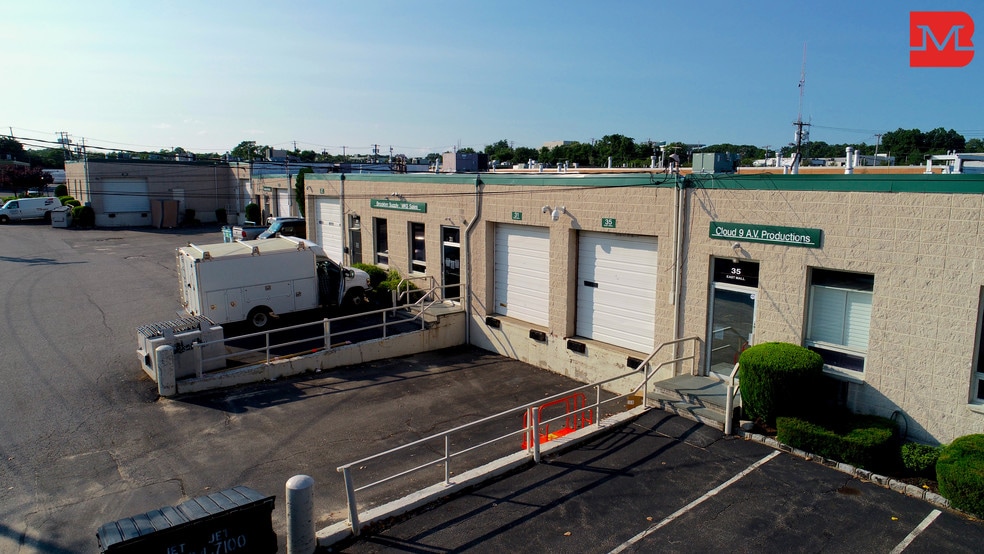 More Photos Of 14-38 East Mall, Plainview Warehouse For Lease