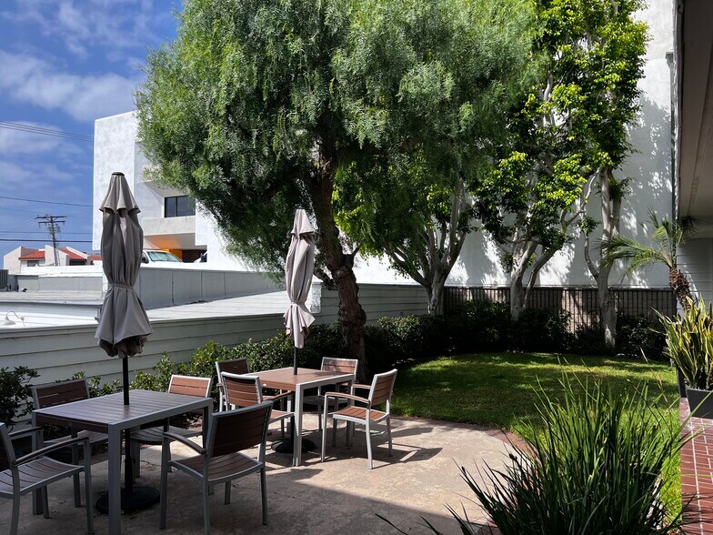 More Photos Of 2200 Pacific Coast Hwy, Hermosa Beach Office For Sale