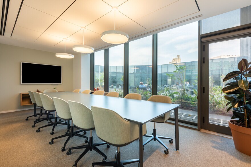 More Photos Of 1751 Pinnacle Dr, McLean Office For Lease