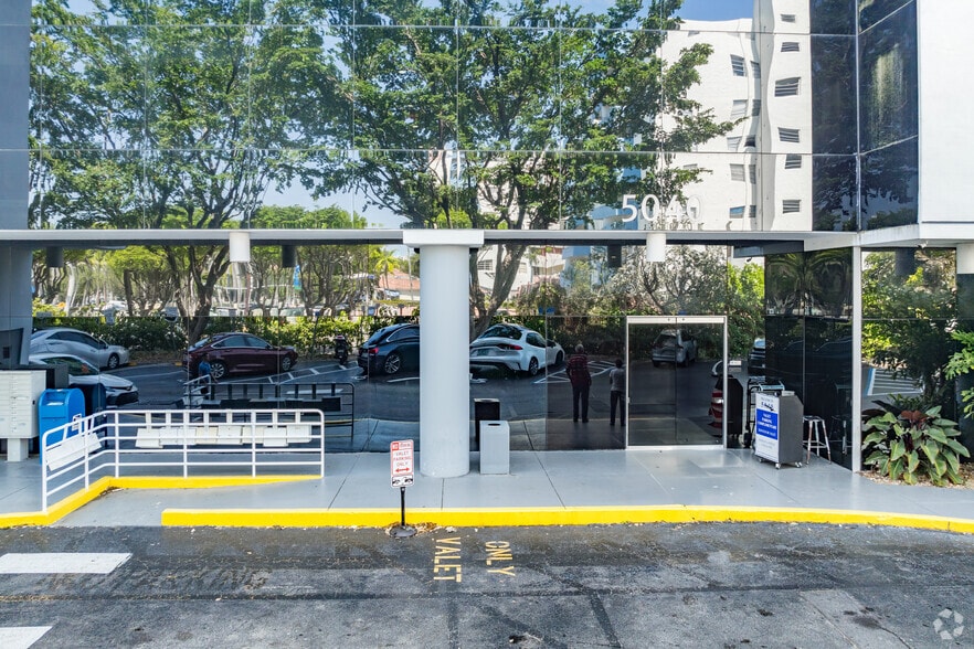 More Photos Of 5040 NW 7th St, Miami Medical For Lease