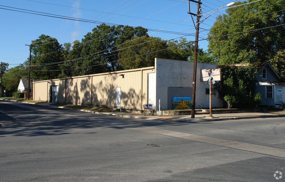 Primary Photo Of 2411 E Cesar Chavez St, Austin Warehouse For Lease