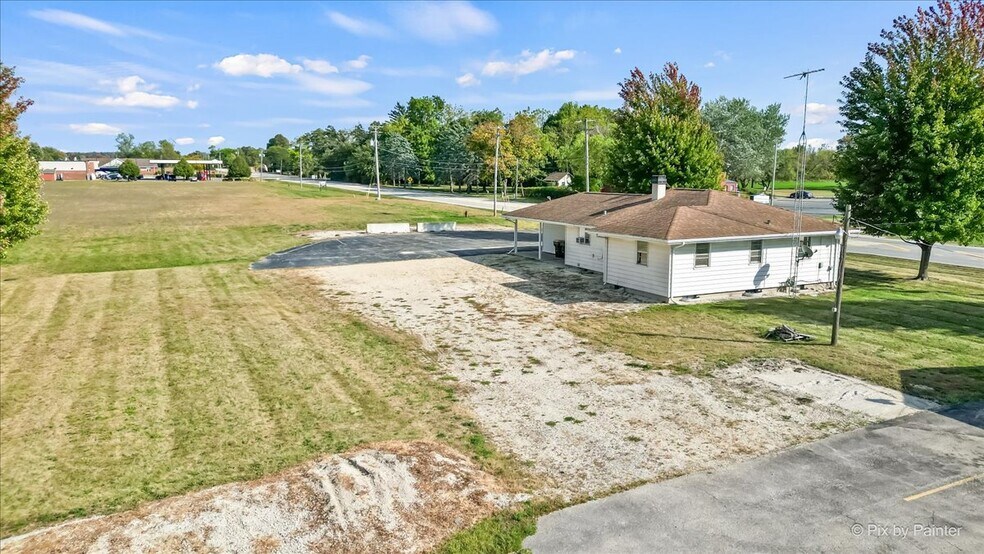 More Photos Of 124 E Oak Knoll Dr, Hampshire Office For Sale