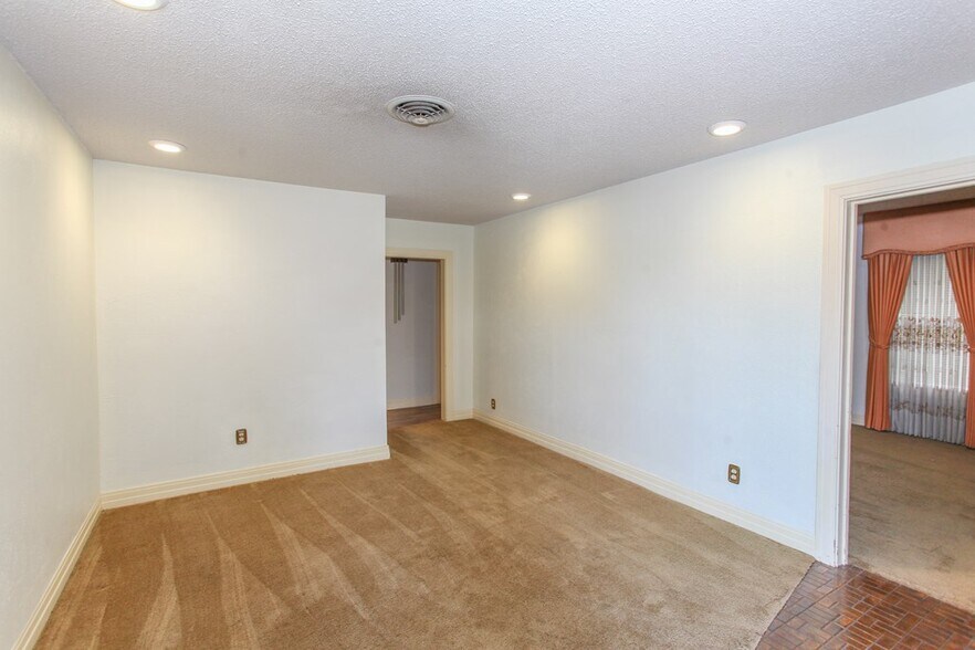 More Photos Of 1201 E 11th Pl, Big Spring Specialty For Sale