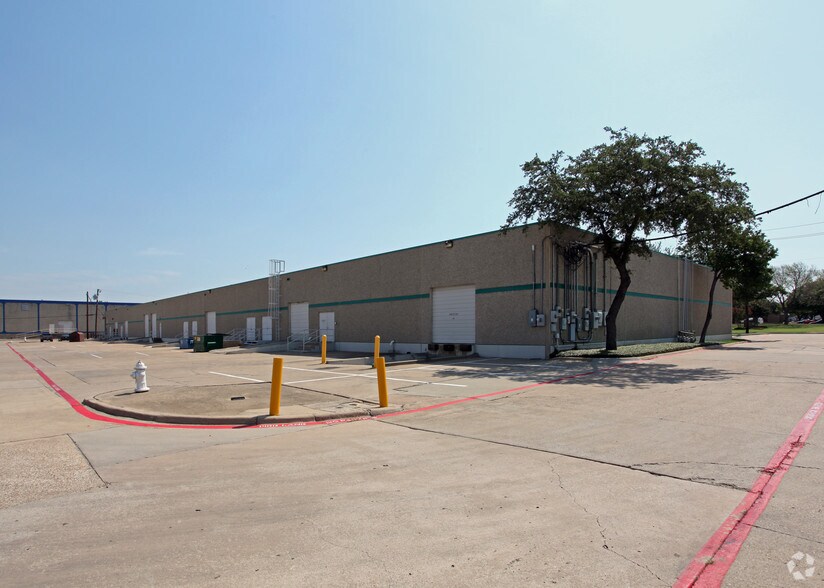 More Photos Of 12901-12919 Valley Branch Ln, Farmers Branch Showroom For Lease