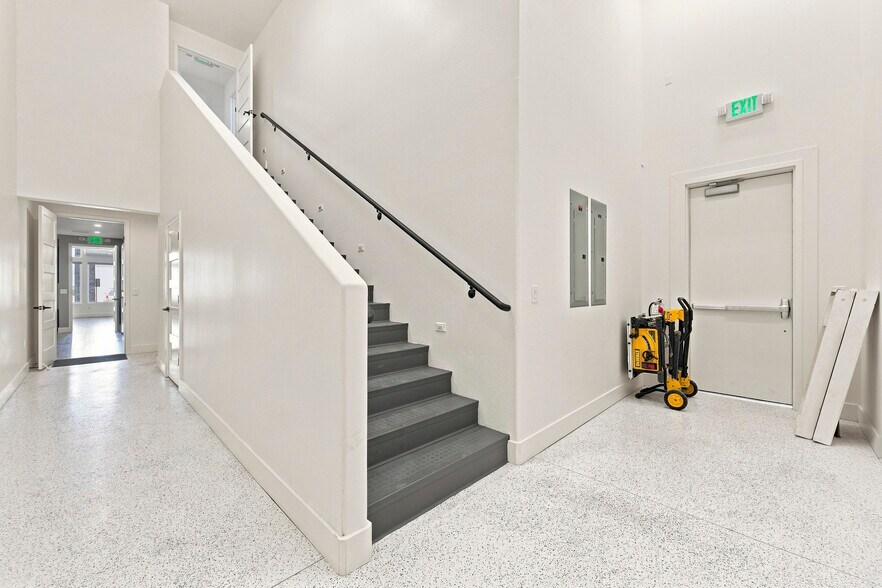More Photos Of 2220 Taxi Way, Prescott Industrial For Sale