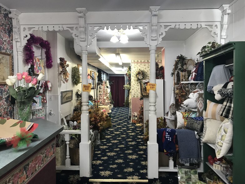 More Photos Of 19 W Main St, Vermillion General Retail For Sale
