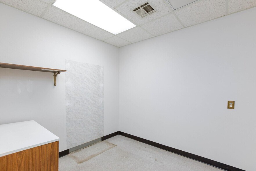 More Photos Of 872 E Sahara Ave, Las Vegas Medical For Lease