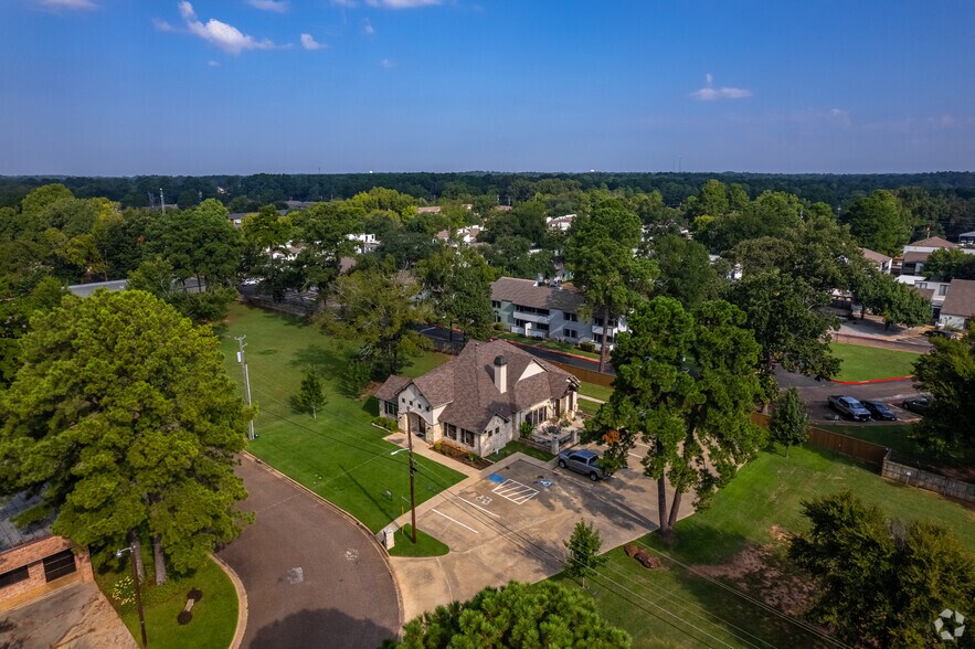More Photos Of 1518 Colony Cir, Longview Office For Sale