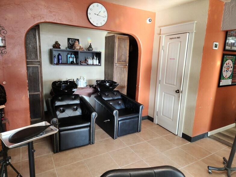 More Photos Of 1304 Ocean Beach Hwy, Longview Storefront Retail Office For Sale