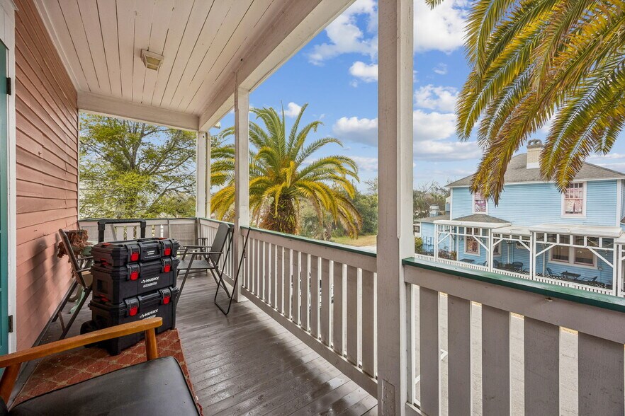 More Photos Of 218 Ash St, Fernandina Beach Freestanding For Sale