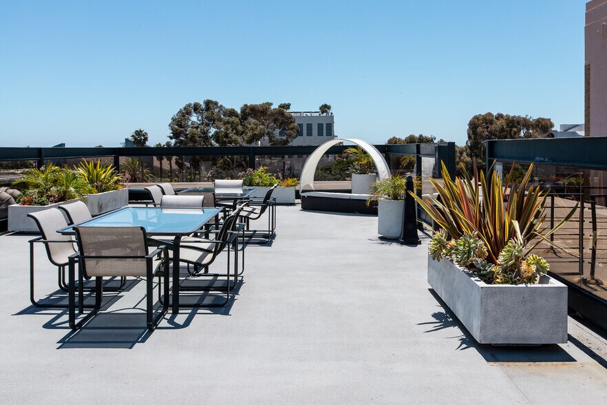 More Photos Of 3015 Main St, Santa Monica Loft Creative Space For Lease