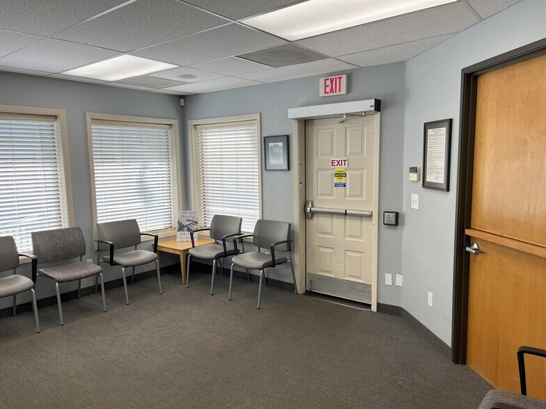 More Photos Of 3460-3470 Liberty St S, Salem Medical For Lease