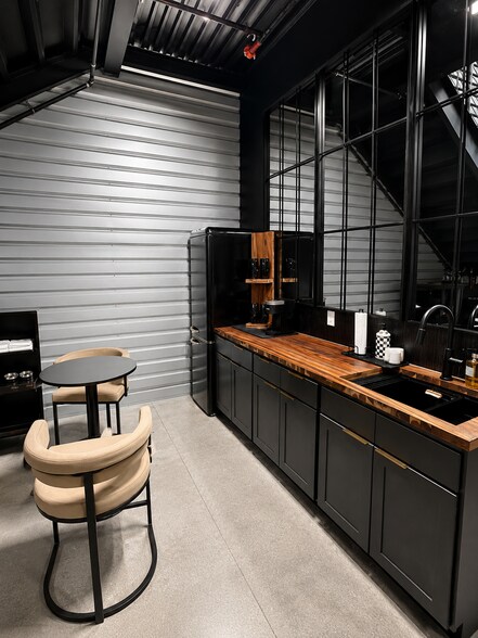 More Photos Of 105 Copper Ranch Rd, Belgrade Showroom For Sale