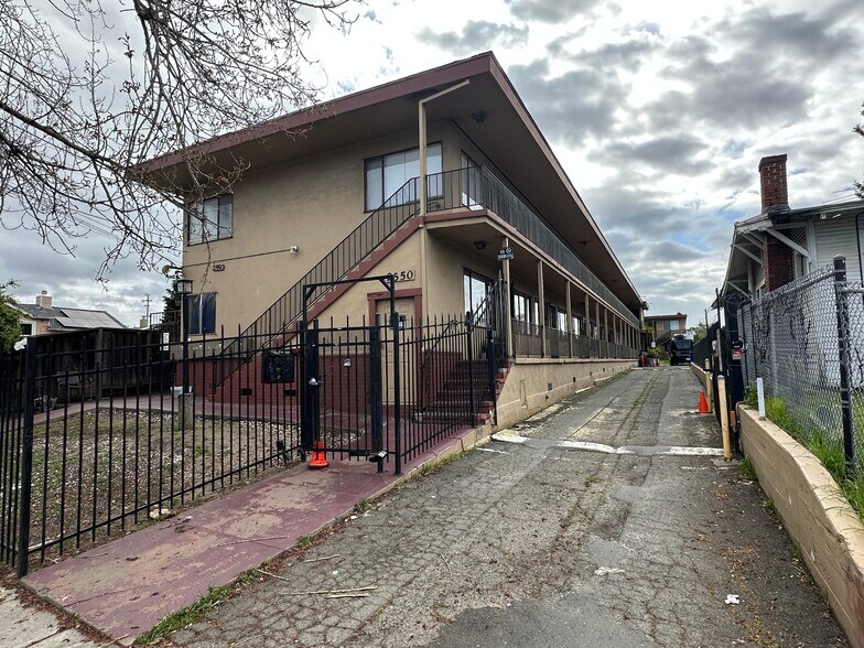 More Photos Of 2550 35th Ave, Oakland Apartments For Sale