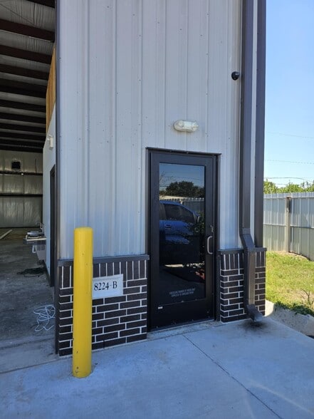 More Photos Of 8224 Almeda Genoa Rd, Houston Warehouse For Lease