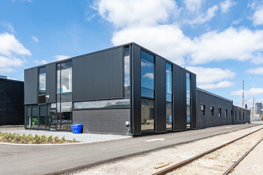 More Photos Of 39 Advance Rd, Toronto Freestanding For Sale