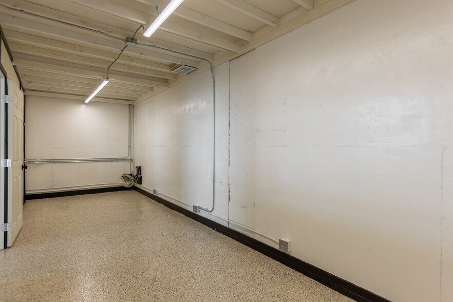 More Photos Of 402 W Chapman Ave, Orange Storefront For Lease